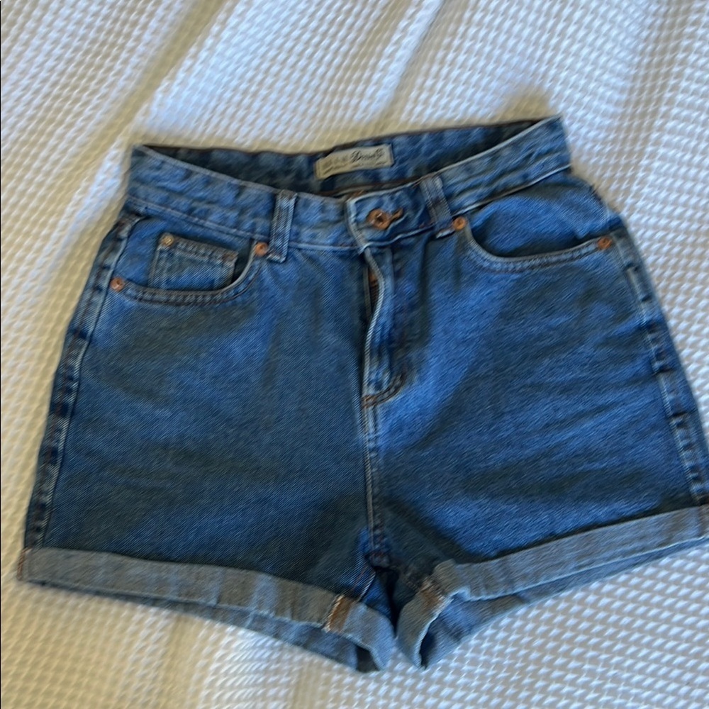 High Rise Classic Blue Denim Women's Shorts Size 4 
100 percent cotton
